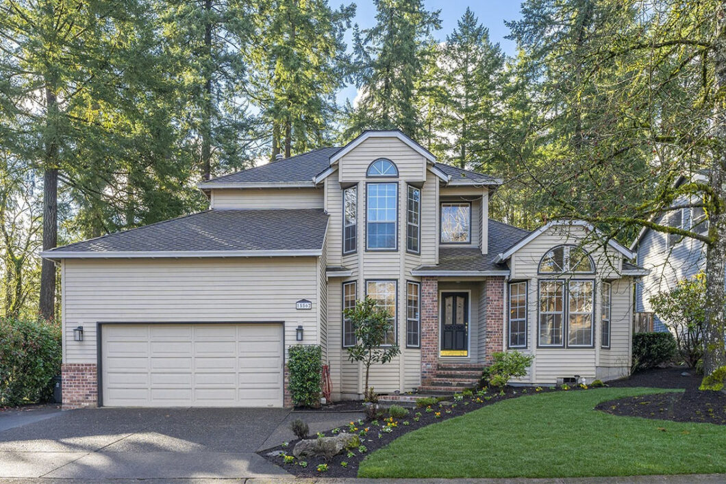 15562 Heritage Ct Lake Oswego OR 97035 Featured